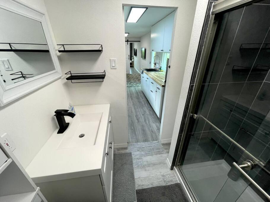 1Bed 1Bath Container Home Centrally Located Cypress Gardens Extérieur photo